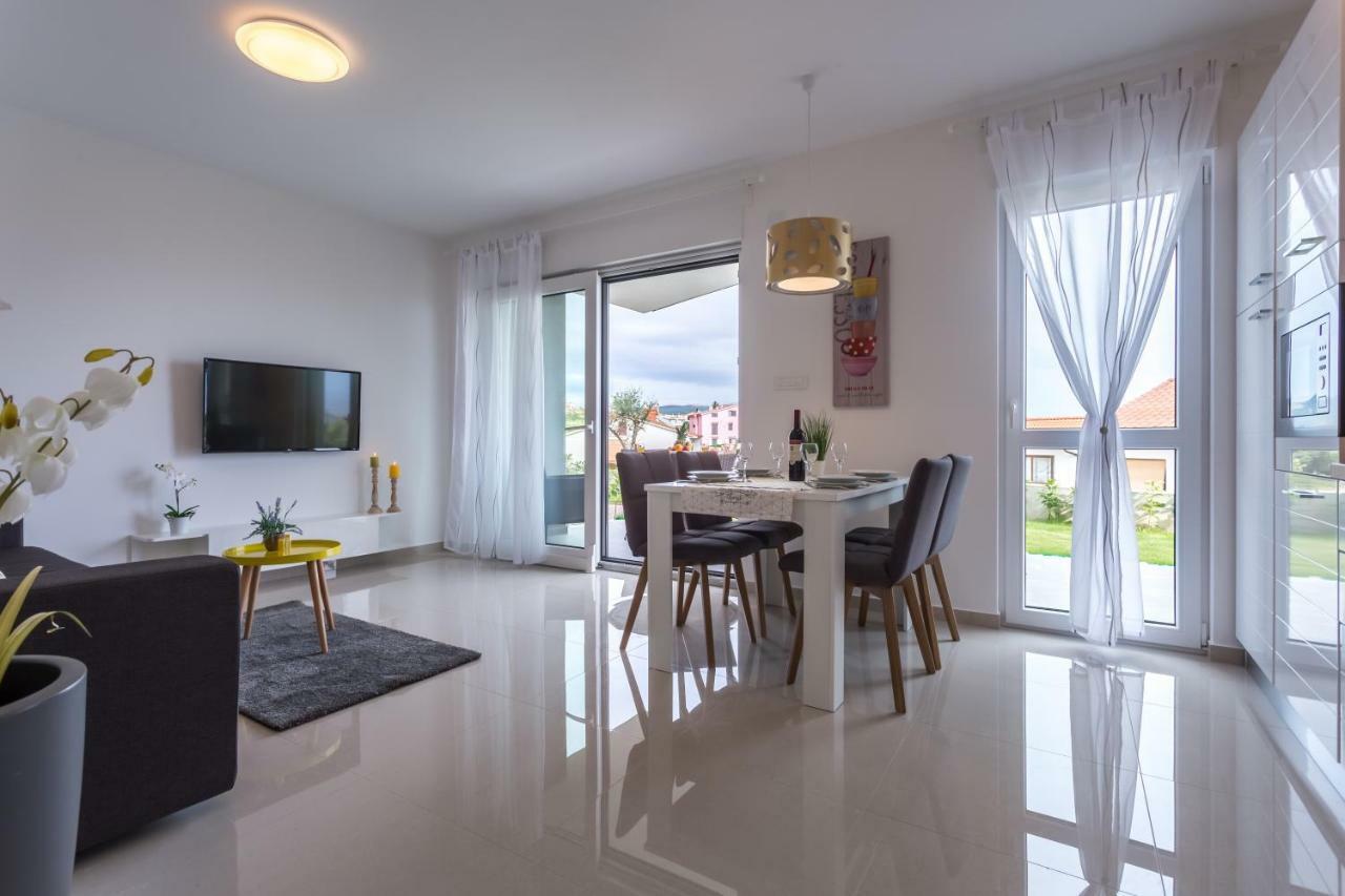 Apartment Elegance Krk Town Esterno foto